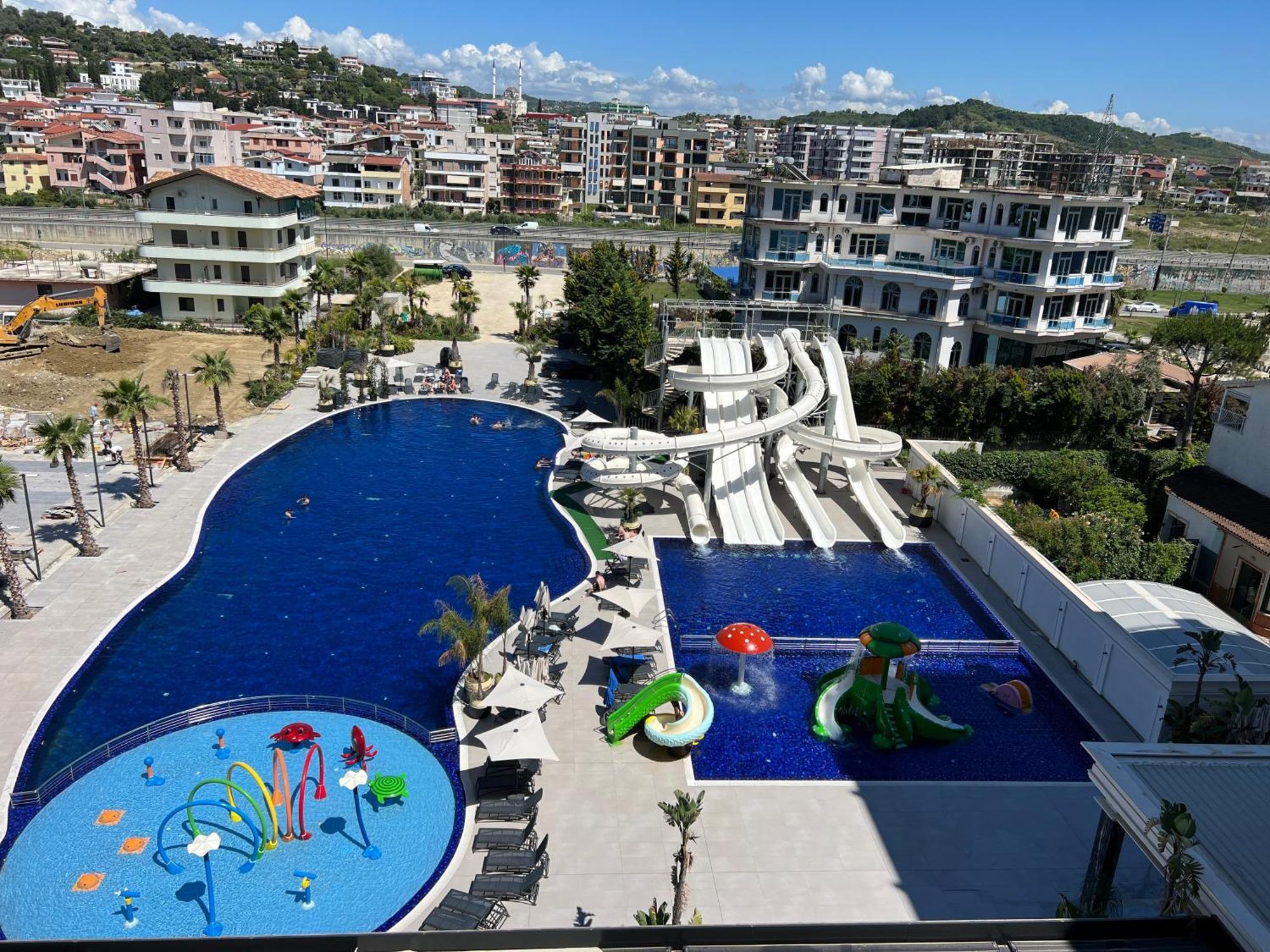 Coastline Luxury Apart Hotel 格勒姆 外观 照片
